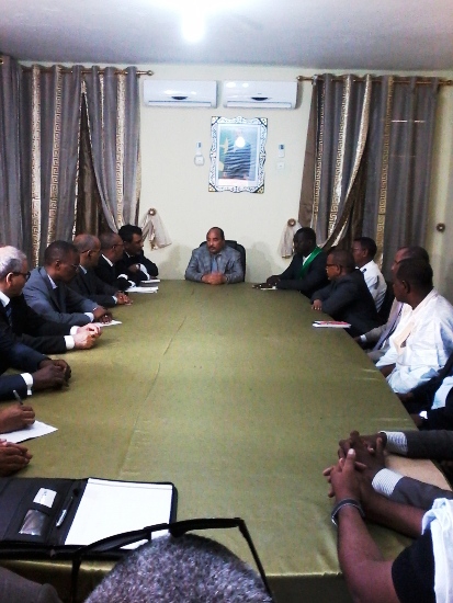 الرئيس خلال اجتماعه في مقاطعة الرياض بالإداريين وبعض الوجهاء والمسؤولين 