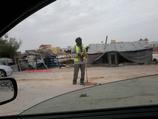 لقطة أخرى من تجميل الشوارع قبل وصول الرئيس 