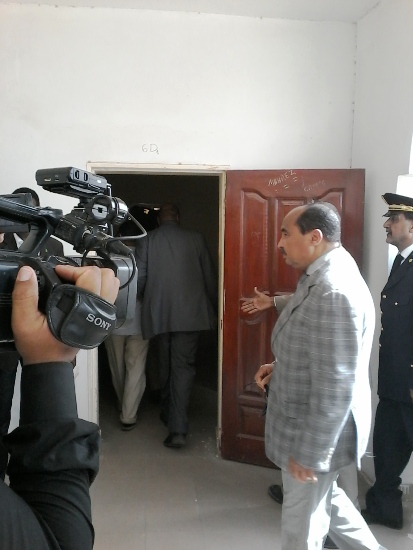 الرئيس يتجول داخل فصول الثانوية 