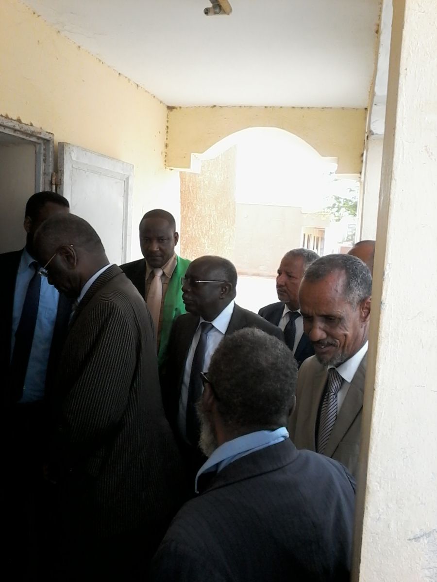 المدير الجهوي في حوار مع الحارس لإقناعه دون الرئيس 