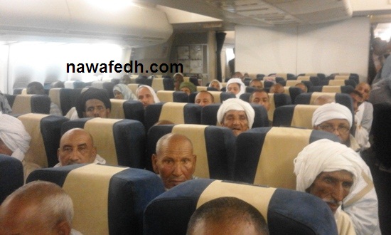 جانب من الحجاج بعد صعودهم الطائرة 