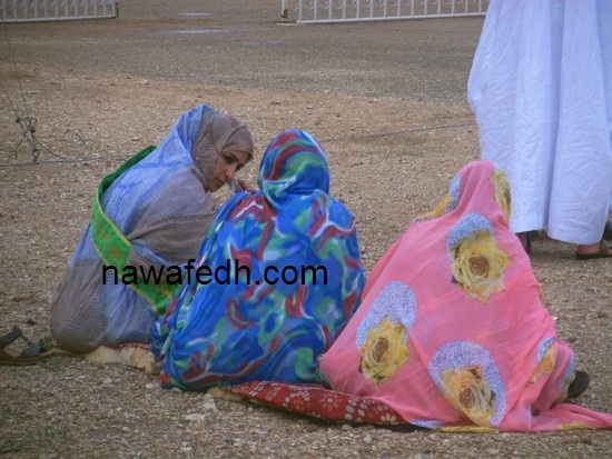 نساء الحوض قتلهن الانتظار فجلسن وأعينهن إلى الوراء 