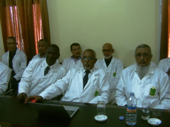 مدير دروس الثانوية مع عدد من أساتذتها 