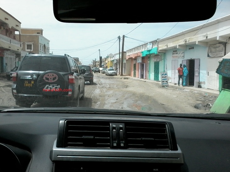 سيارات الموكب الرئاسي تسبح في المستنقعات 