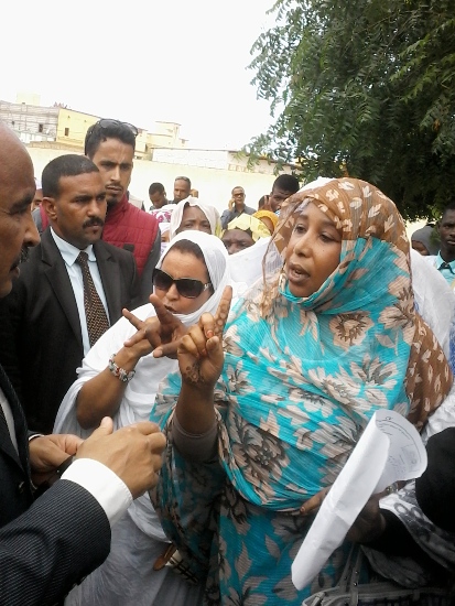 إحدى السيدات التي قابلت الرئيس في مركز الحالة المدينة بعرفات 