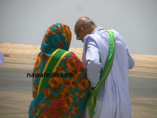 شيخة نواذيبو تناجي أحد نوابه بالمطار 