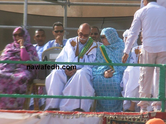 في الساعات التي سبقت وصول الرئيس كانت الشيخة منشغة في أذن النائب 