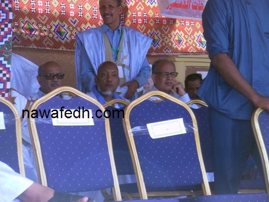 ولد محمد لعظف على المنصة الرسمية بالنعمة وبجانبه ولد محمد خونه "خلفه " 