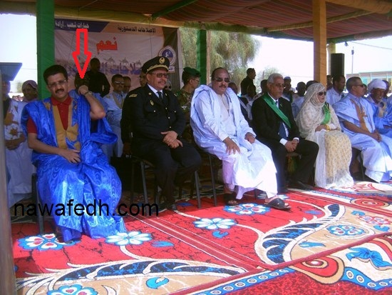 مدير الحملة ولد أداعة وهو يرفع منكبه كالراقص 